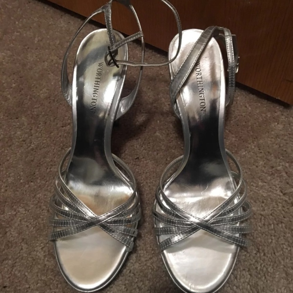 Worthington silver heels Sz: 10